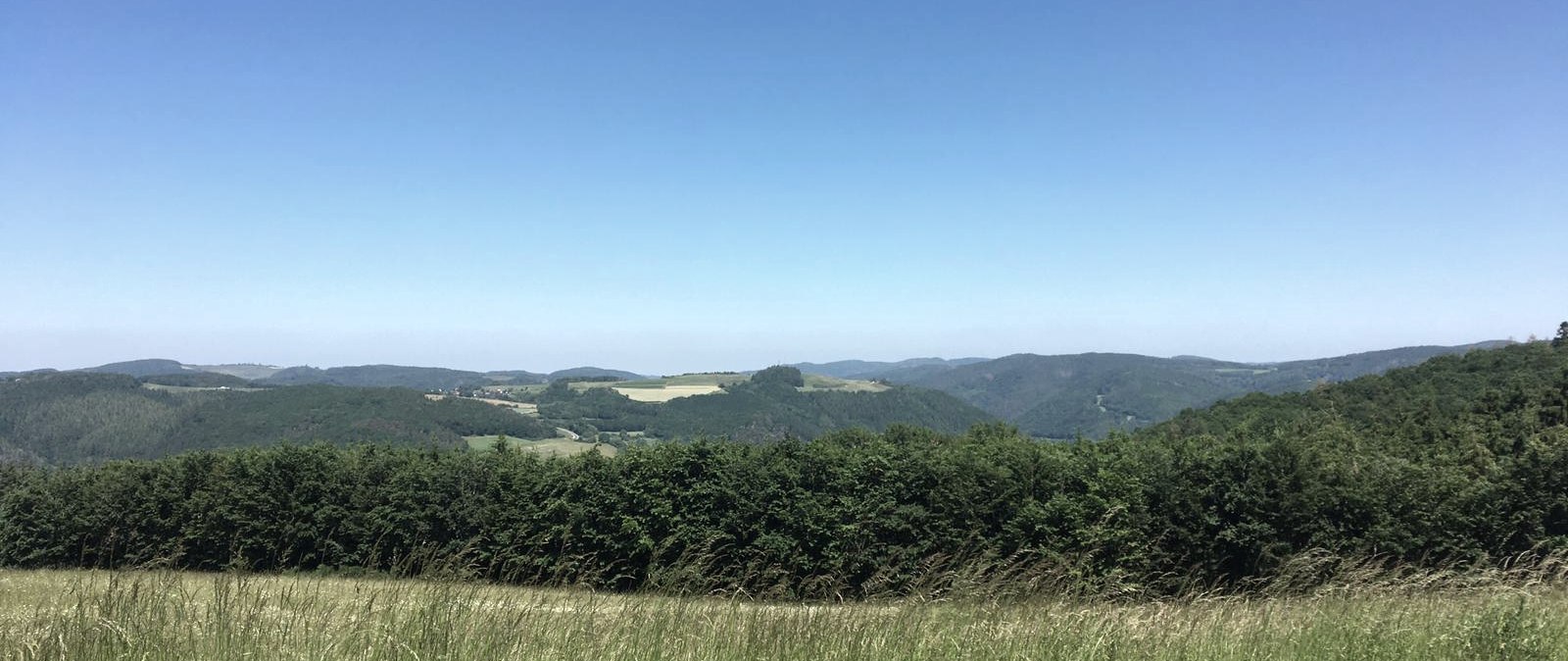 aussicht-winnerather-hoehe-auf-sierscheid-mit, © Verbandsgemeindeverwaltung Adenau, Tourist-Information Hocheifel-Nürburgring