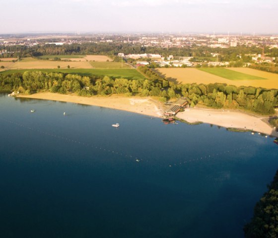 Blick auf den Badesee Gürzenich, © Tim Hendrics