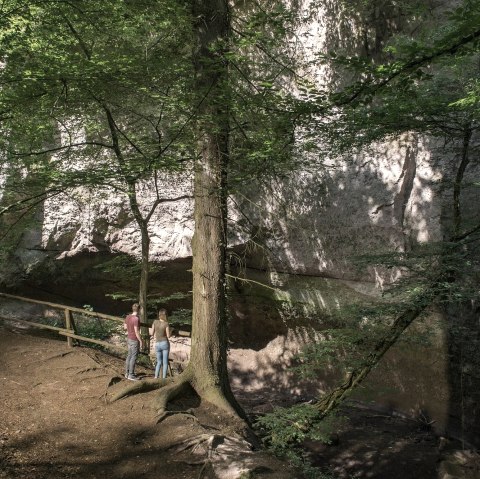 Wandern in der Wolfsschlucht, © Kappest/Vulkanregion Laacher See