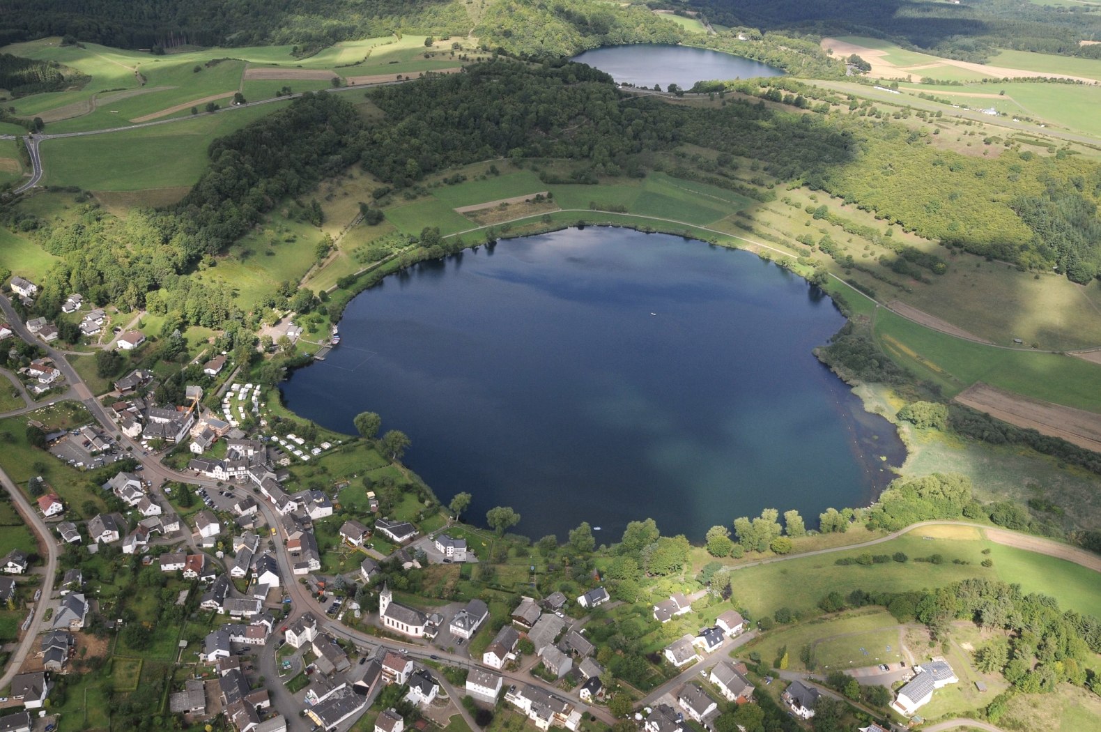 Maare der Eifel: Schalkenmehrener und Weinfelder Maar in der Nähe von Daun, © Eifel Tourismus GmbH - H. Gassen