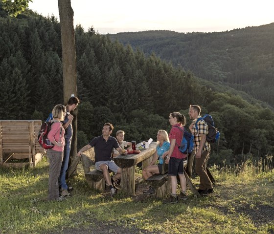 Traumpfädchen Eifeltraum, Rast an der Bleiberg-Hütte, © Kappest, REMET