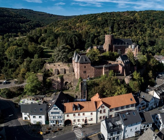 Heimbach mit Burg Hengebach, © Tourismus NRW e.V.