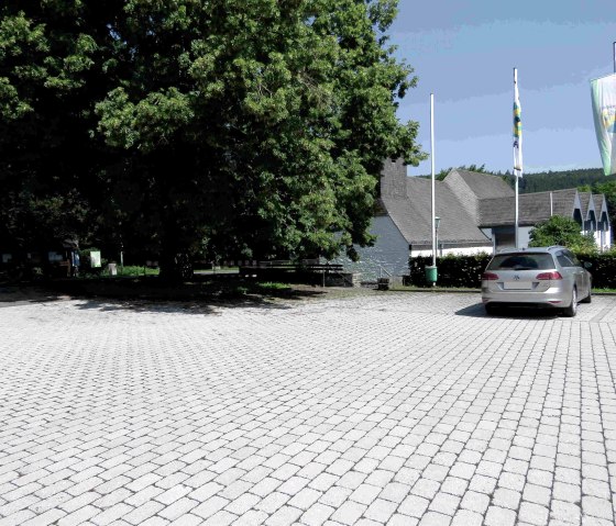 Parking de randonnée de l'église de Dedenborn, © Rursee-Touristik GmbH