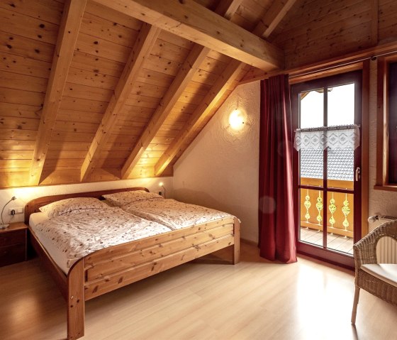 Schlafzimmer oben, © Nordeifel Tourismus GmbH & Ferienhaus Linden