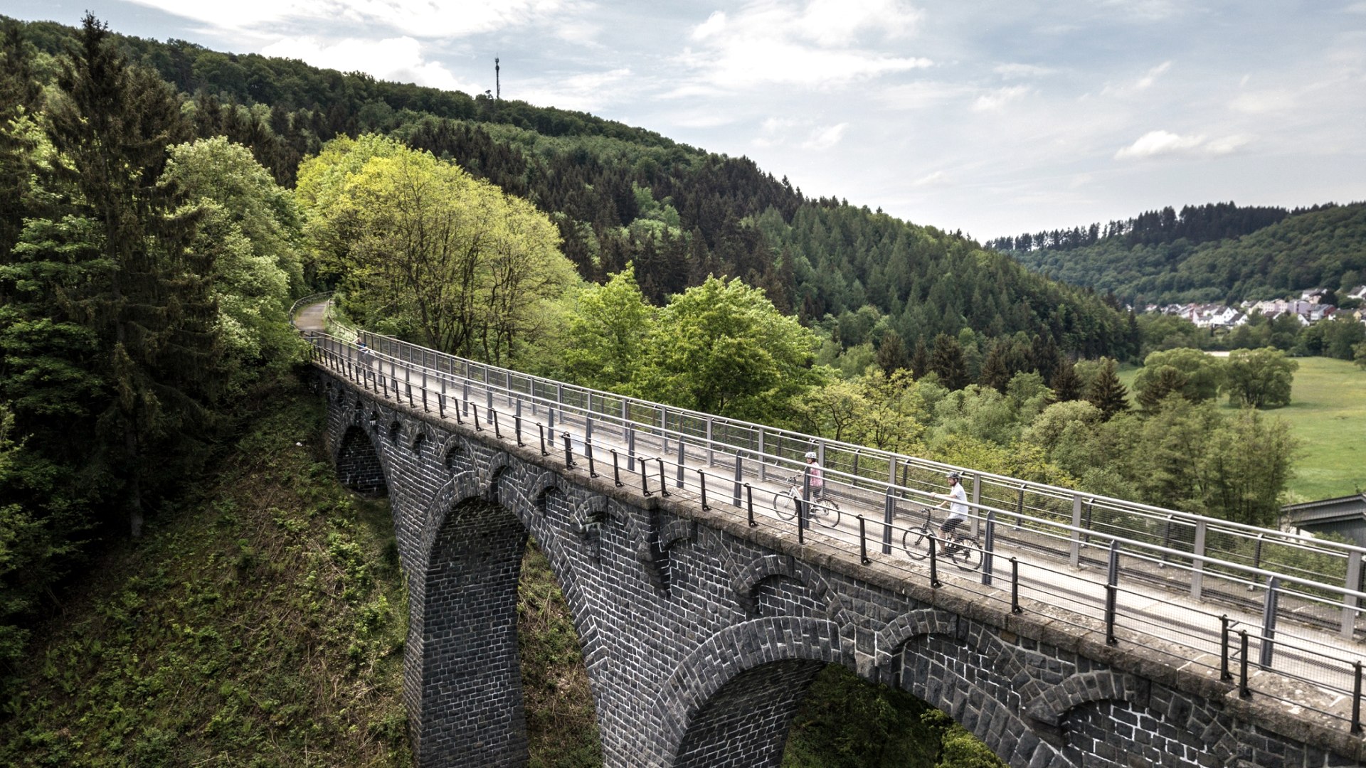 Radtour auf alter Bahntrasse - Maare Mosel Radweg Eifel, © Eifel Tourismus GmbH, D. Ketz