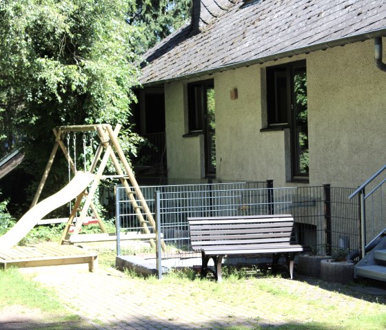 Ferienhaus EifelNatur - Spielplatz, © Marion Divossen