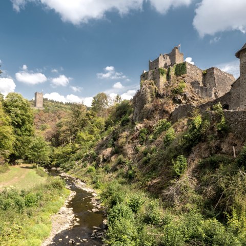 Blick vom Lieserpfad auf die Manderscheider Burgen, © Dominik Ketz