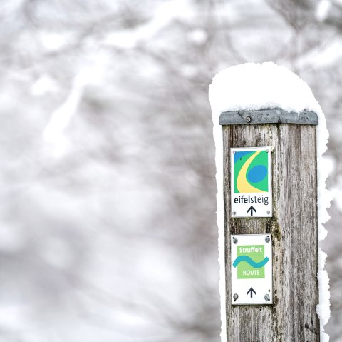 Eifelsteiglogo im Schnee, © Eifel Tourismus GmbH, Dominik Ketz