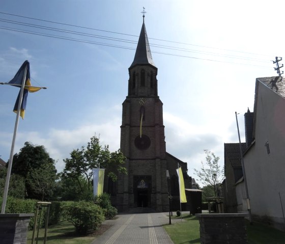 Kirche St. Kastor und Katharina, © Foto: Svenja Schulze-Entrup, Quelle: Touristik-Büro Vordereifel