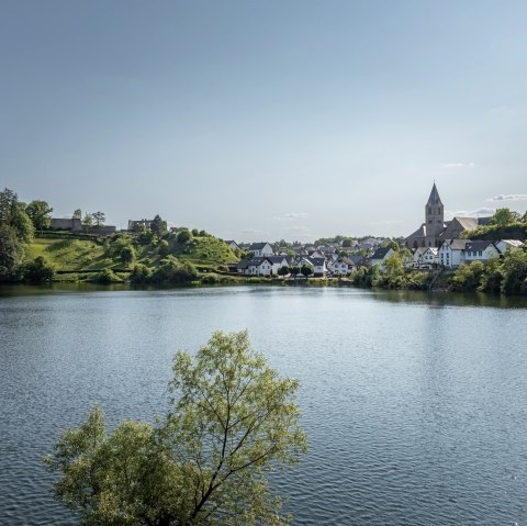 Ulmener Maar im Sommer