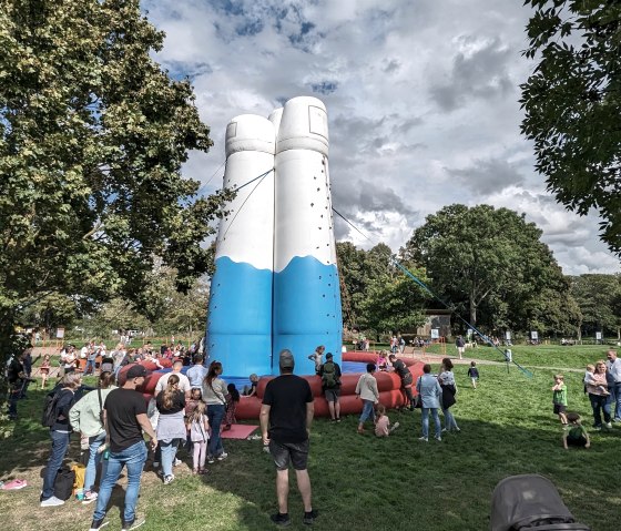 Kletterturm beim Treff Natur Familienfest, © Stadt Euskirchen, Tim Nolden