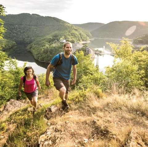 Wandern ohne Gepäck in der Eifel: Unbeschwerter Wanderspaß auf den Wanderwegen der Eifel., © Eifel Tourismus GmbH - D. Ketz