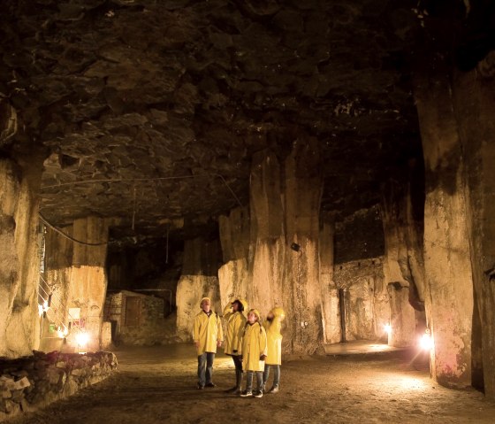 Besichtigung Lavakeller, © Klaus-Peter Kappest