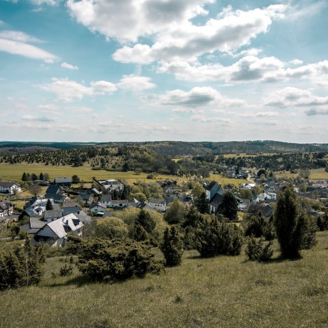 Ausblick auf Landschaft und Häuser, © Gemeinde Blankenheim