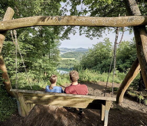 Entspannung mit Blick aufs Maar, © GesundLand Vulkaneifel