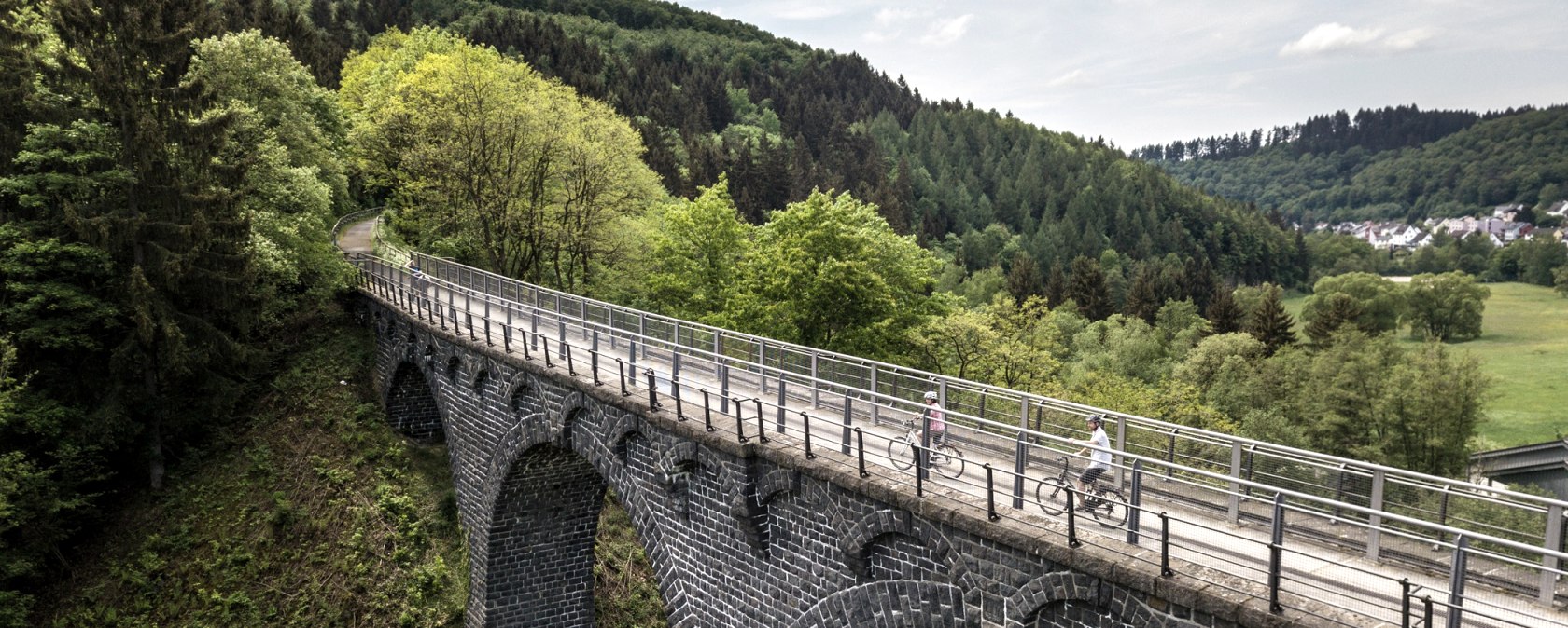 Radtour auf alter Bahntrasse - Maare Mosel Radweg Eifel, © Eifel Tourismus GmbH, D. Ketz