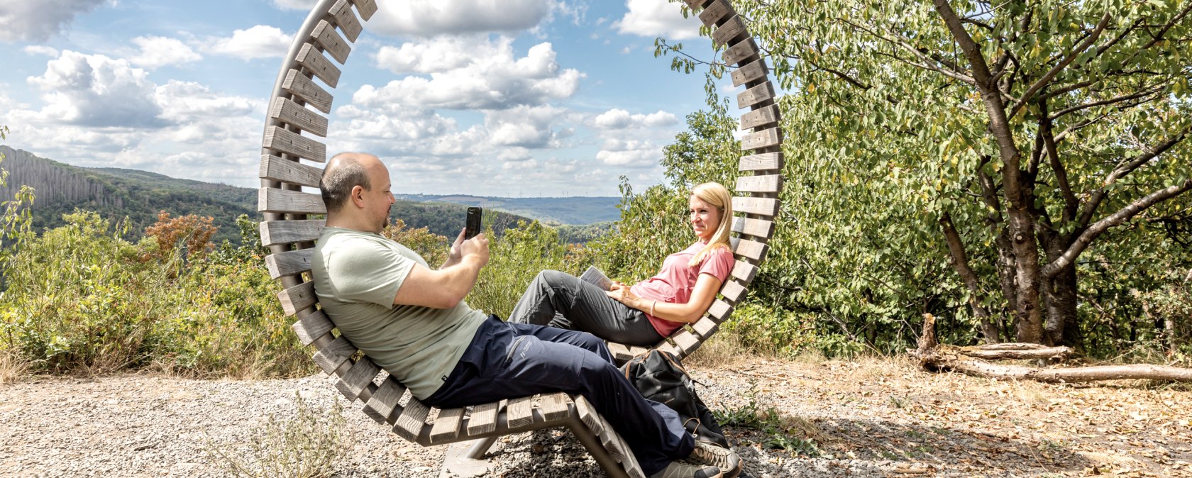 Nimm Platz im Eifel-Loop auf dem Meuchekberg, © Eifel Tourismus GmbH, AR-shapefruitAG