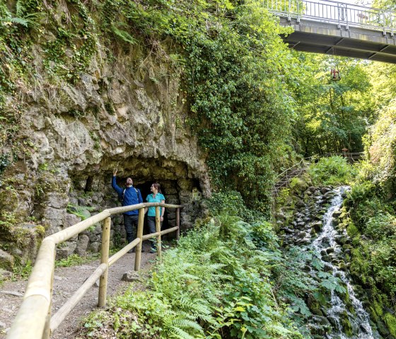 Wandern an der Elfengrotte bei Bad Bertrich, © Eifel Tourismus GmbH, AR-shapfruitAG