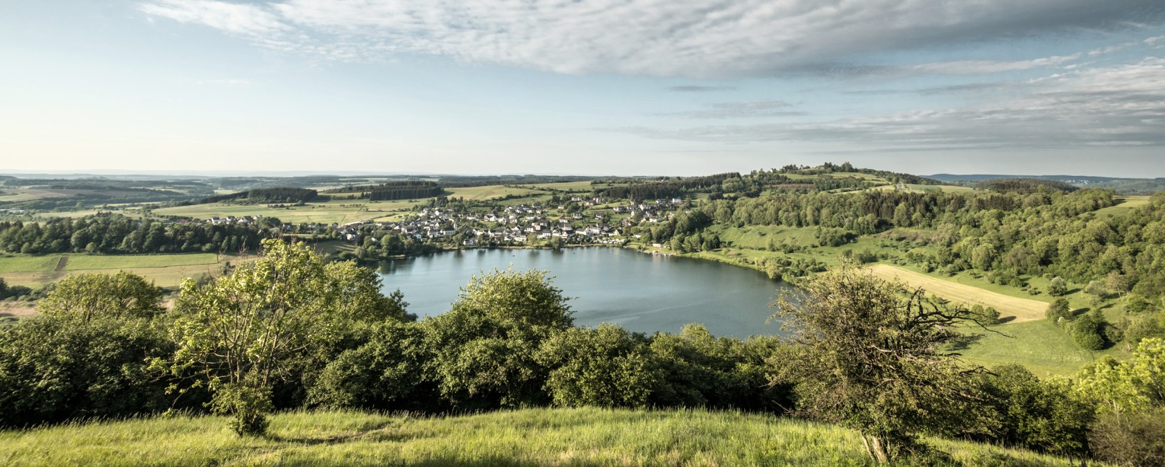 Blick aufs Schalkenmehrener Maar, © Eifel Tourismus GmbH, D. Ketz