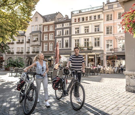 Unterwegs in der historischen Altstadt Aachen, © Eifel Tourismus GmbH, Dennis Stratmann