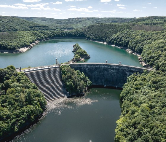 Uitzicht op de stuwdam Urftal in het Nationaal Park Eifel, © Eifel Tourismus GmbH, Dennis Stratmann-finanziert durch REACT-EU