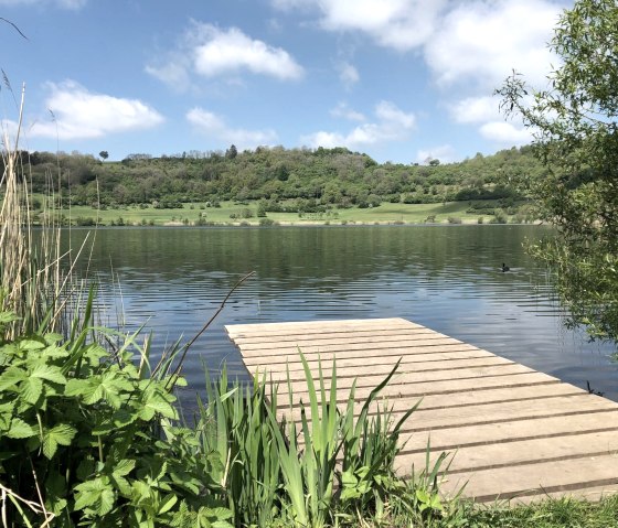 Steg am Schalkenmehrener Maar, © GesundLand Vulkaneifel GmbH