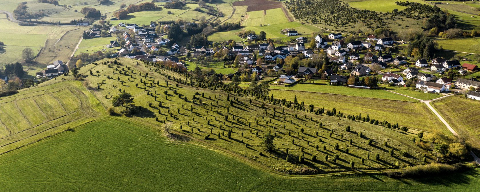 Kalvarienberg aus der Luft, EifelSpur Toskana der Eifel, © Eifel Tourismus, D. Ketz