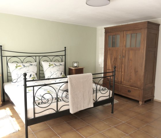gemütlich eingerichtetes Schlafzimmer, © Ferienwohnung im Brohlbachtal