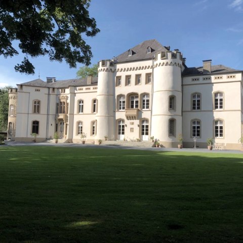 Schloss Kewenig Aussenansicht, © Familie Weyrich, Schloss Kewenig