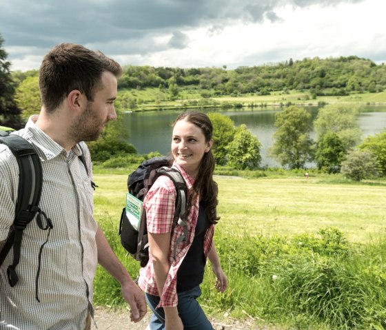 Wanderer auf dem Vulcano-Pfad, © Eifel Tourismus GmbH, Dominik Ketz