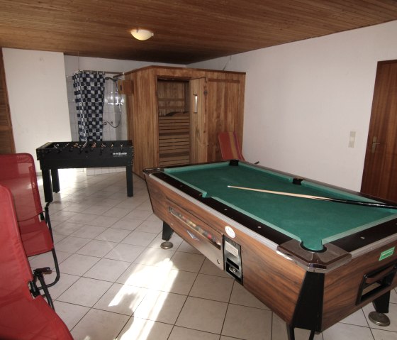 Freizeitraum mit Billard, Tischkicker und Sauna