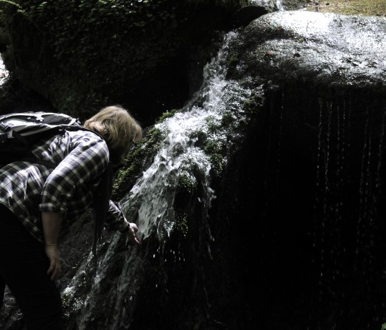 kleiner-wasserfall-des-haelbach, © Felsenland Südeifel Tourismus GmbH