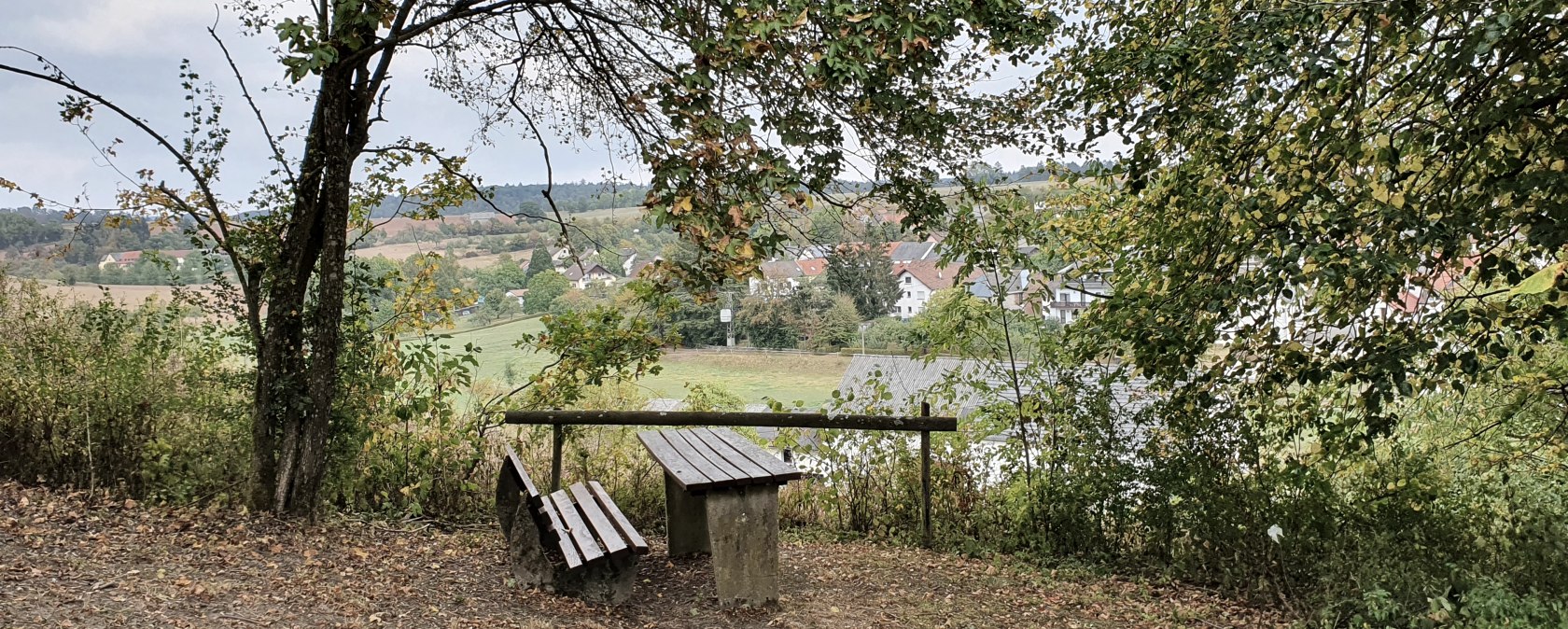 Blick auf Gransdorf mit Sitzgelegenheit, © TI BItburger Land - Steffi Wagner