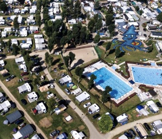 Luftaufnahme Freibad und Campingplatz, © Felsenland Südeifel Tourismus GmbH