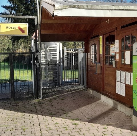 Ladestation Schwimmbad Körperich, © Felsenland Südeifel Tourismus GmbH