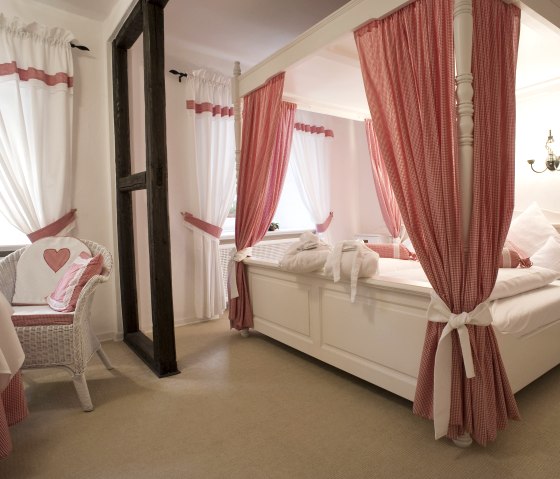 Romantik-Doppelzimmer, © Nordeifel Tourismus GmbH & Villa Kronenburg