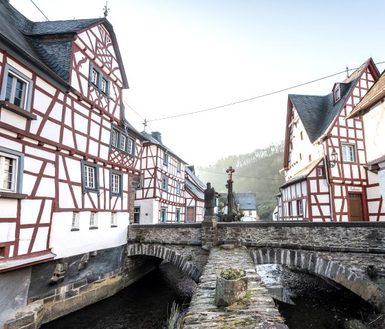 Der Wanderweg Monrealer Ritterschlag führt durch das Fachwerkdorf Monreal, © Eifel Tourismus GmbH, D. Ketz