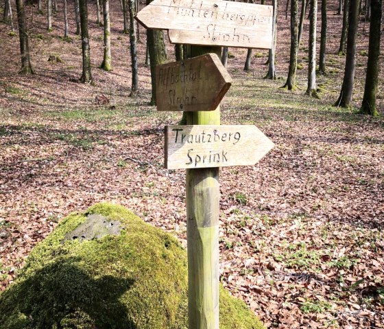 Wegweiser zum Trautzburger Maar, © GesundLand Vulkaneifel GmbH