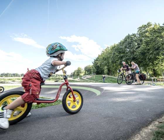 Auf dem Pumptrack, © Dennis Stratmann