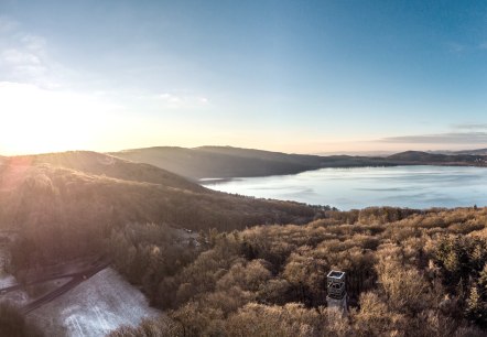 Der Laacher See im winterlichen Sonnenaufgang, © Eifel Tourismus GmbH/D. Ketz