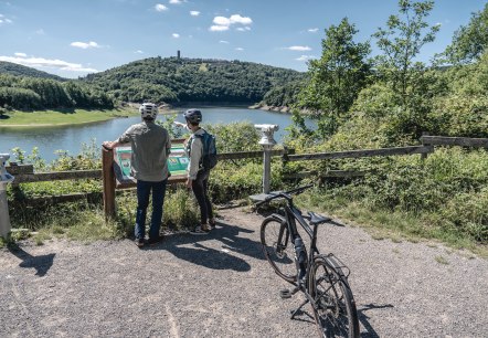 Die Radtour führt auch zur Bird Watching Station am Urftsee, © Eifel Tourismus GmbH, Dennis Stratmann