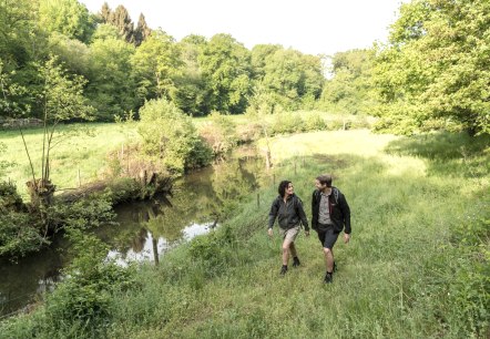 Wanderer auf der Mühlenroute, © Eifel Tourismus GmbH, Dominik Ketz