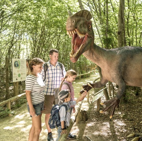 Mit Kindern im Dinosaurierpark Teufelsschlucht , © Felsenland Südeifel, Dominik Ketz