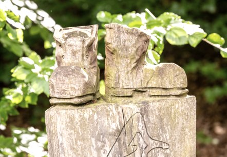 AhrSteig Holzskulptur im Kletterpark in Bad Neuenahr, © Ahrtaltourismus, Dominik Ketz